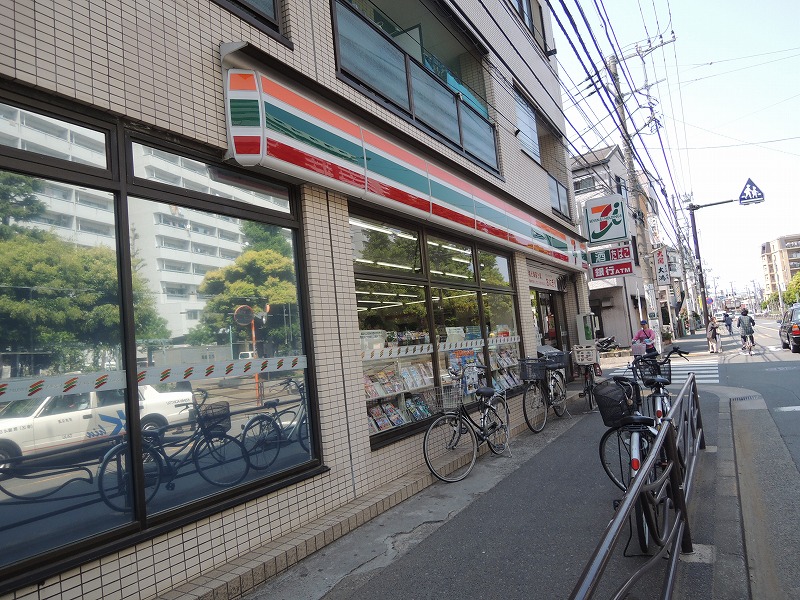 コンビニ　セブンイレブン（コンビニ）まで680m