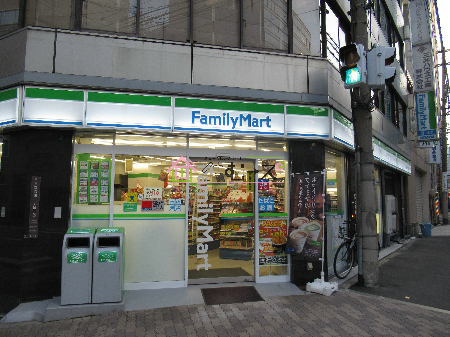 コンビニ　ファミリーマート 立売堀一丁目店（コンビニ）まで118m