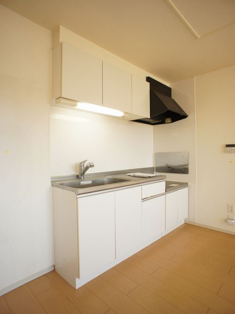 キッチン　便利な吊戸棚が付いています♪