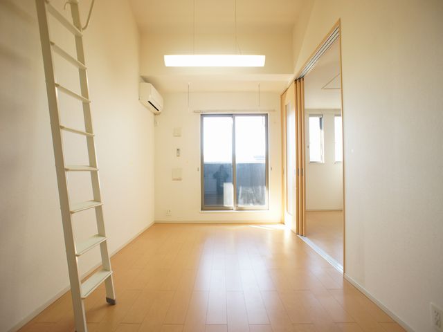 居室・リビング　快適に過ごせるエアコンが付いています♪