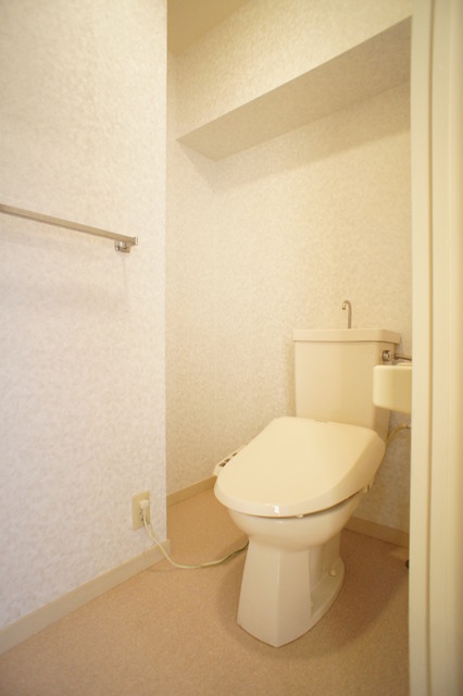 トイレ　シャワートイレ付きで毎日快適