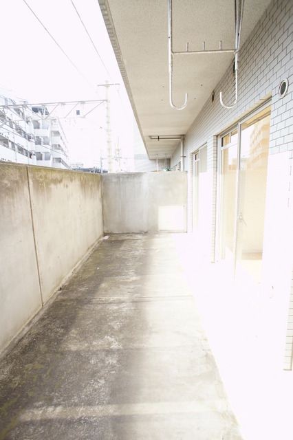 バルコニー　バルコニーでお布団も干せます