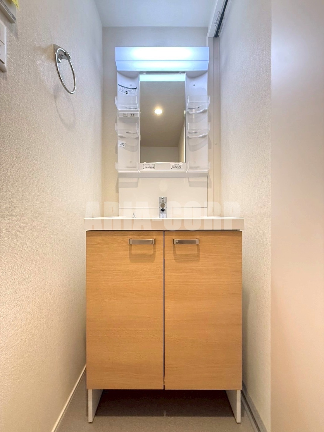 洗面設備　ゆとりある脱衣所スペース！シャワードレッサー独立洗面台です！