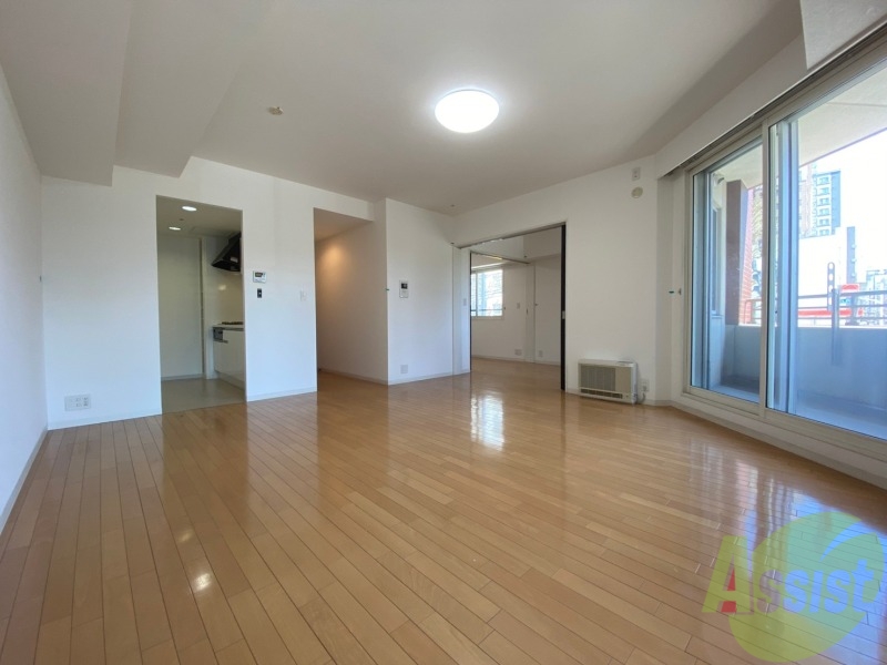 居室・リビング　広くてキレイなお部屋が広がっていて、充実した生活が送れそう。