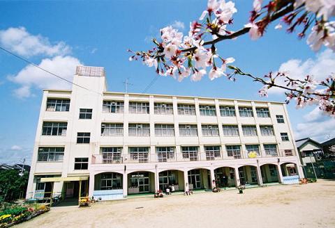 幼稚園・保育園　玉津第二幼稚園（幼稚園・保育園）まで985m