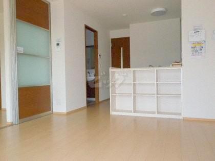 居室・リビング　ちょっとした収納も付いた対面キッチンの間取り！