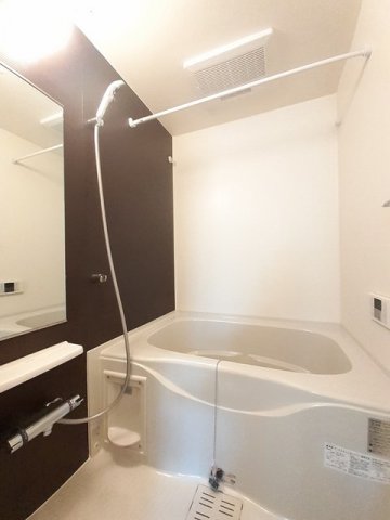 バス・シャワールーム　落ち着いた空間のお風呂です