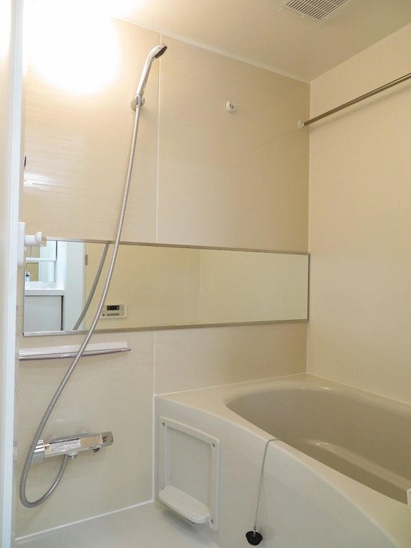 バス・シャワールーム　追い焚き・浴室暖房乾燥機完備（雑貨はイメージです）