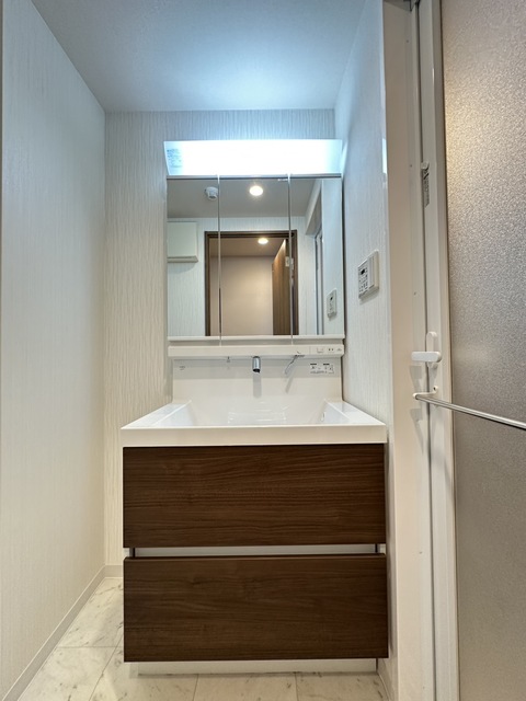 洗面設備　別部屋参考写真です