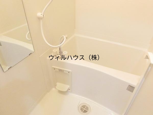 バス・シャワールーム　キレイにリフォームされています！