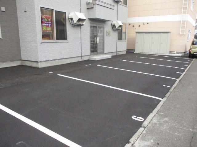 駐車場　駐車場