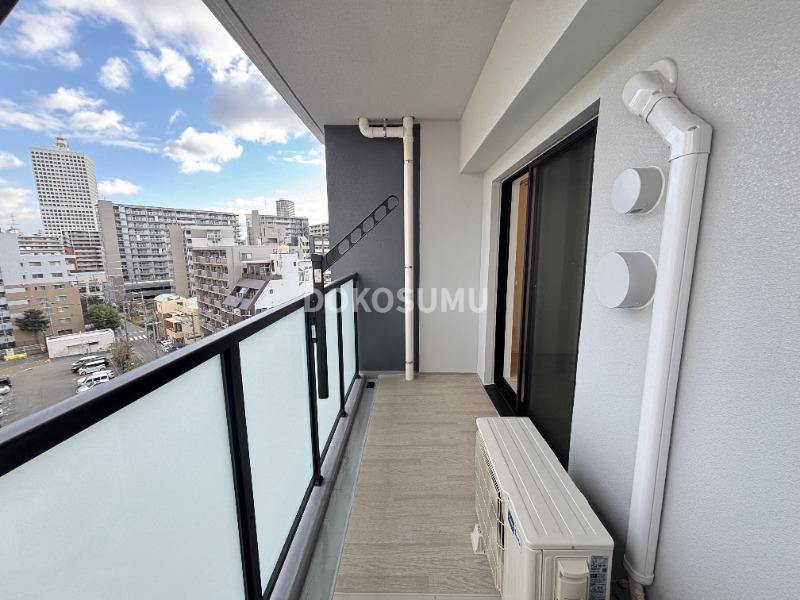 バルコニー　心地よい風と光を感じる、暮らしの楽しみが広がる場所。