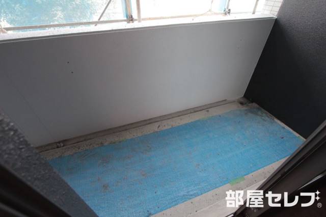 バルコニー　バルコニーは広めです、