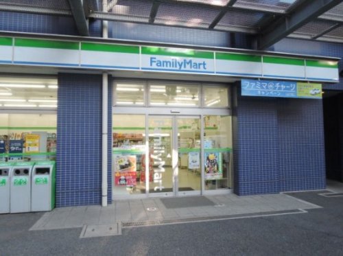 コンビニ　ファミリーマート勝どき五丁目店（コンビニ）まで64m