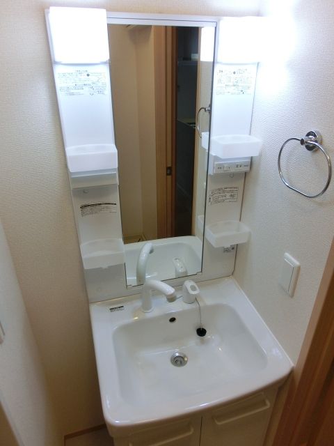 洗面設備　掃除にも便利なシャンプードレッサー