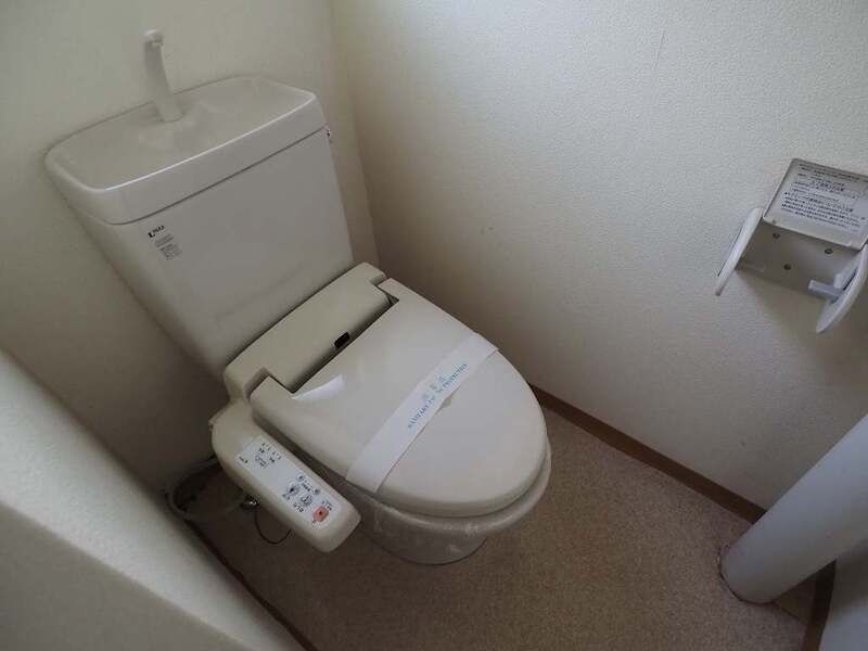 トイレ　落ち着いた色調のトイレです