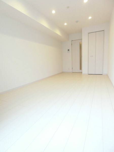 居室・リビング　白基調の明るいお部屋です。