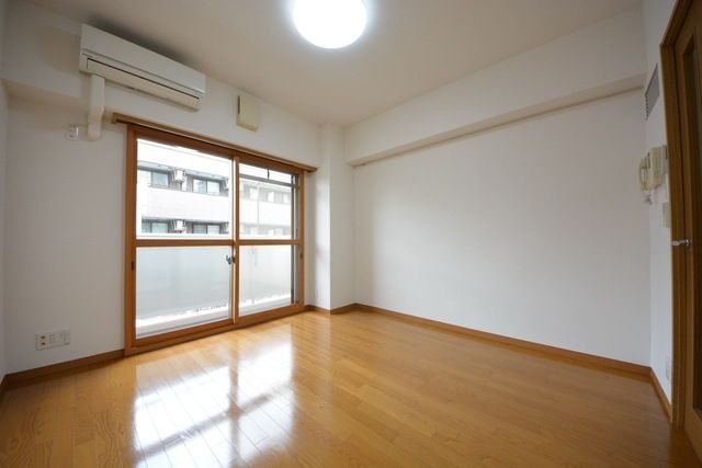 居室・リビング　内装