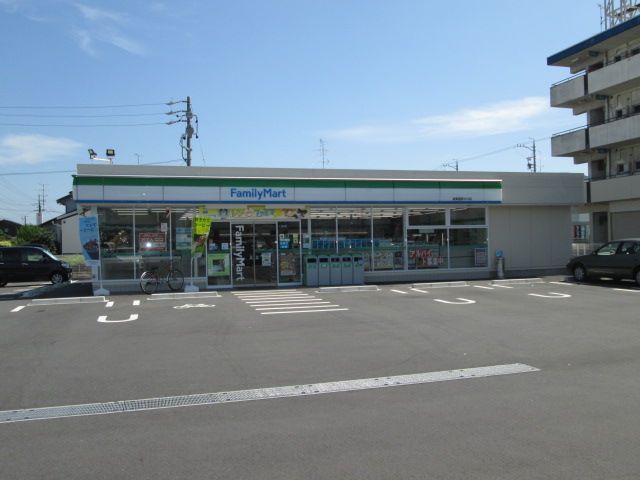コンビニ　ファミリーマート岐阜茜部大川店（コンビニ）まで749m