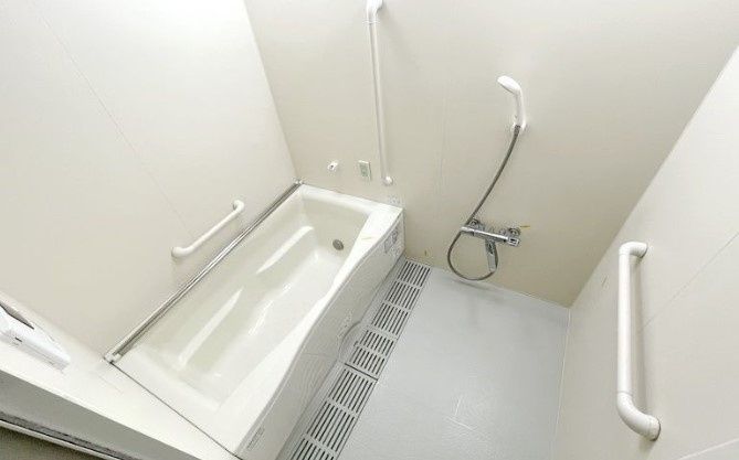 バス・シャワールーム　※別部屋の参考写真です。