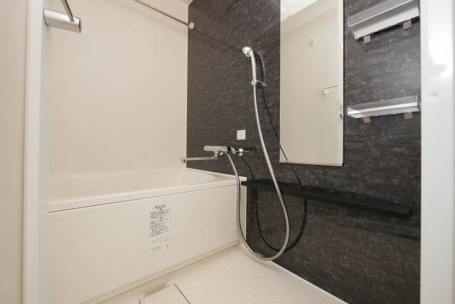 バス・シャワールーム　コンパクトで使いやすいお風呂です