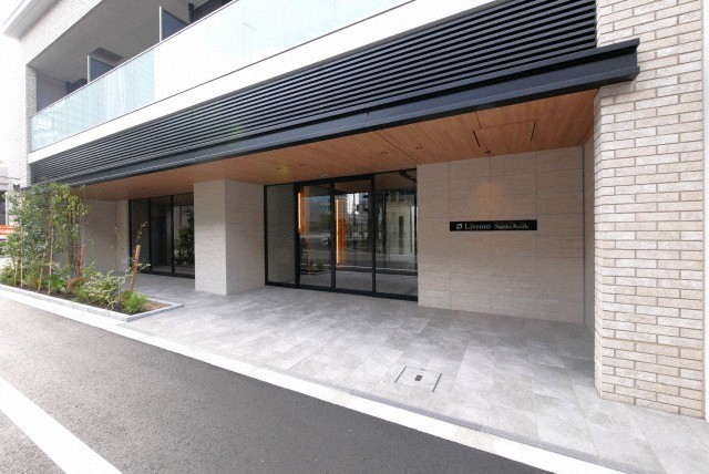 エントランス　落ち着いたエントランスです