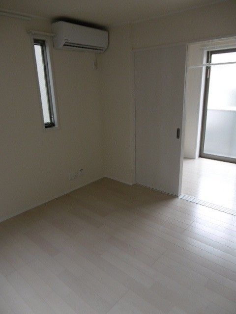 居室・リビング　※別部屋の参考写真です。