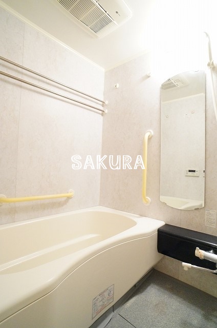 バス・シャワールーム　ご家族や長時間入浴に便利な追い炊き機能付きです♪