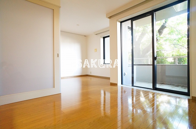 バルコニー　暖かな日差しのふりそそぐバルコニー♪