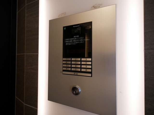 エントランス　セキュリティに配慮しオートロック設備採用です♪