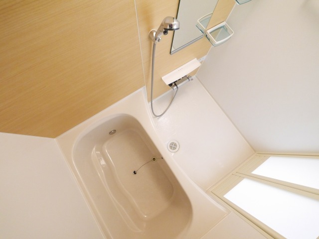 バス・シャワールーム　落ち着いた空間のお風呂です