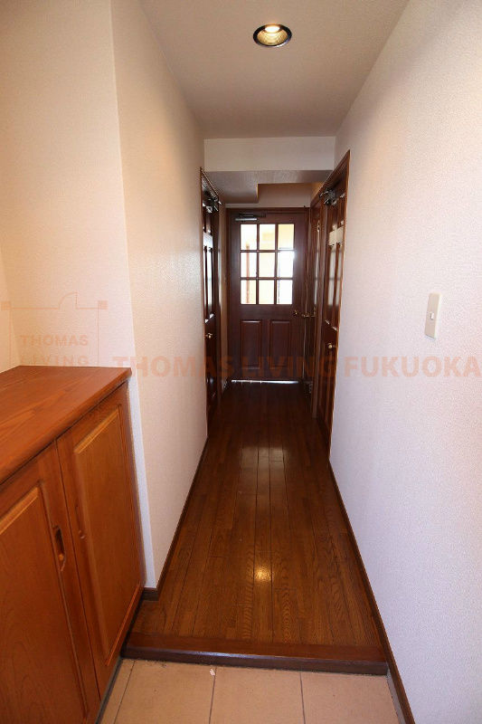 玄関　お部屋の扉を閉めてもおしゃれな空間です。