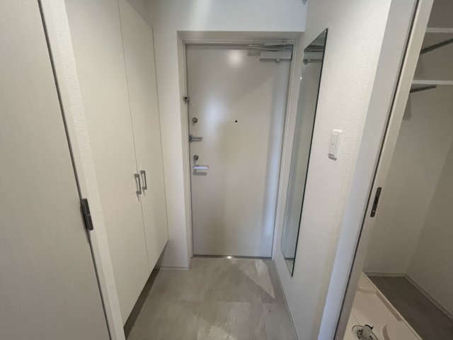 玄関　同間取り他部屋の室内写真です