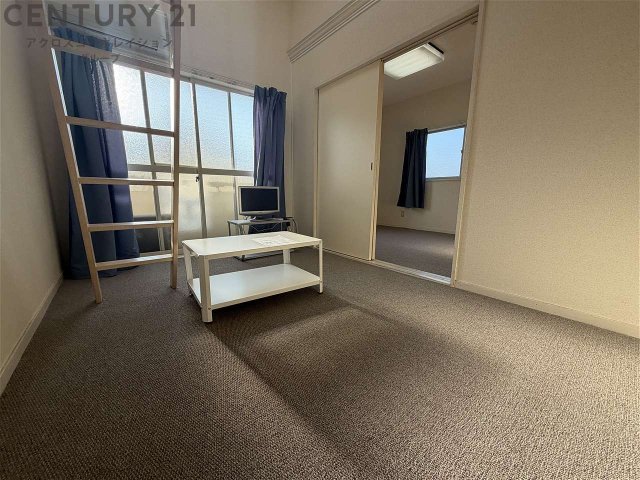 居室・リビング　角部屋☆ロフト付のお部屋です！