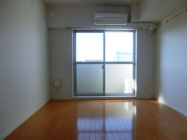 居室・リビング　明るいお部屋です