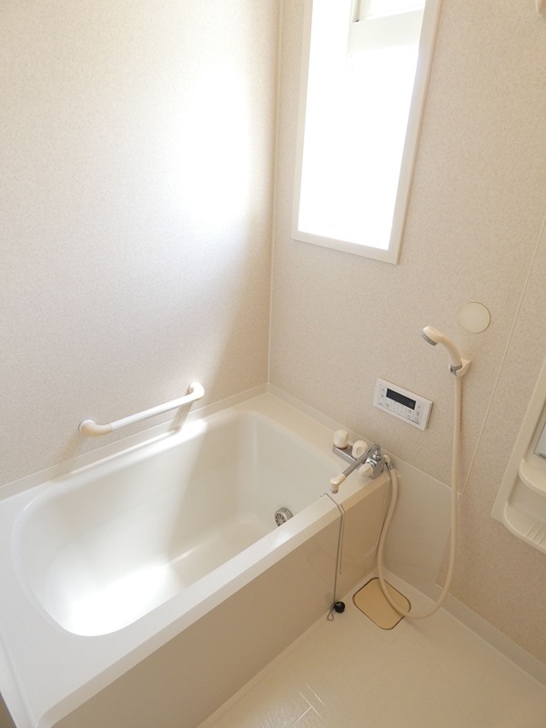 バス・シャワールーム　※間取りが反転タイプのお部屋のお写真です。