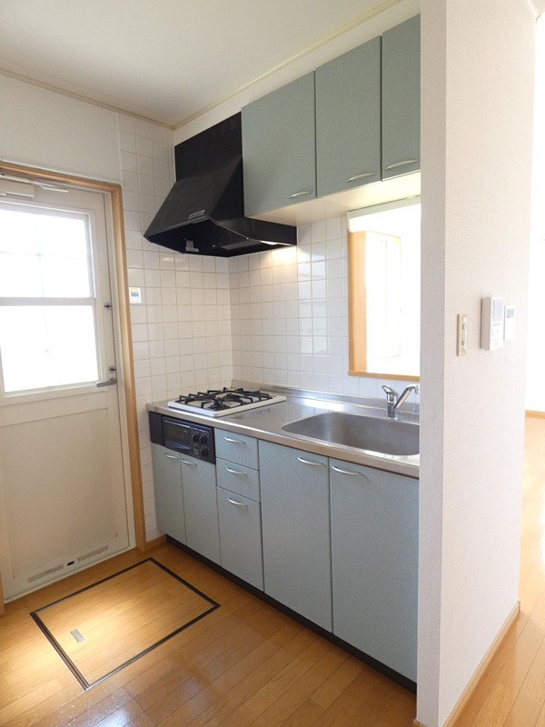 キッチン　※間取りが反転タイプのお部屋のお写真です。