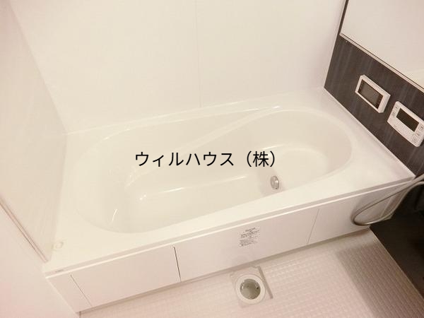 バス・シャワールーム　大型浴槽！追い焚きバス！
