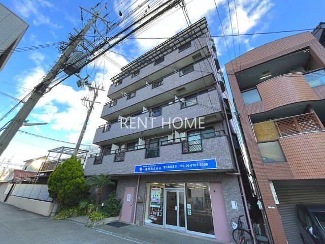 建物外観　鉄骨造７階建て
