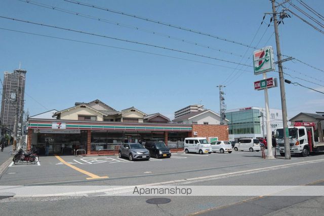 コンビニ　セブンイレブン（コンビニ）まで818m