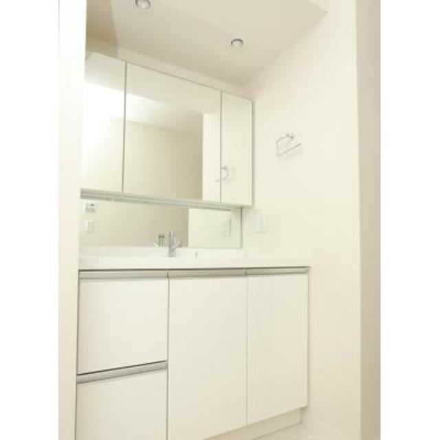 洗面設備　※写真は同タイプ住戸です。