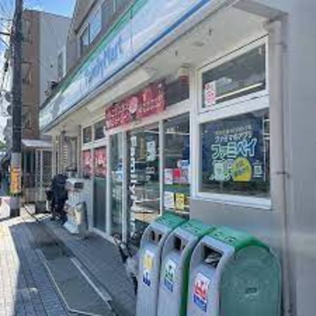 コンビニ　ファミリーマート桃山御香宮前店（コンビニ）まで834m