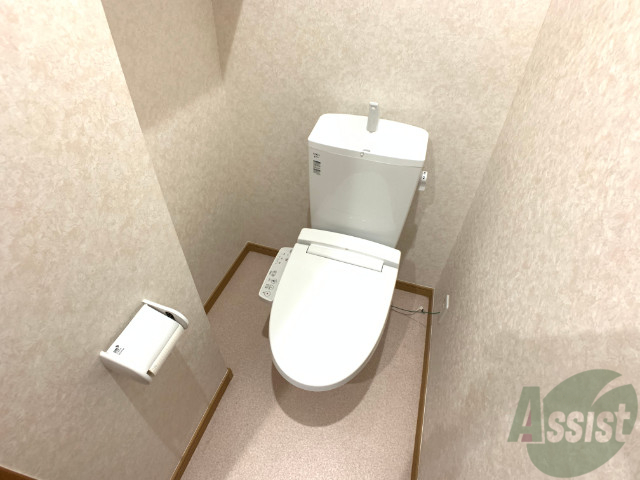 トイレ　ウォシュレット機能がついたトイレです。安心して使用できます。
