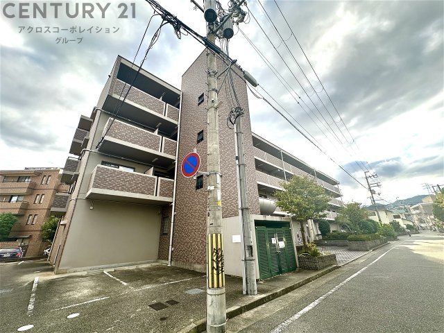 建物外観　敷地内に駐車場があります！