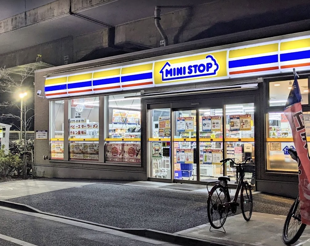 コンビニ　ミニストップ亀有駅東店（コンビニ）まで74m