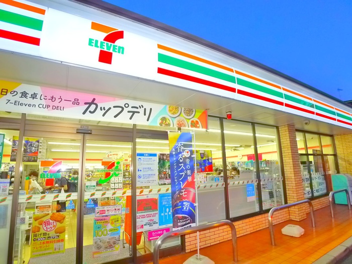 コンビニ　セブンイレブン（コンビニ）まで500m