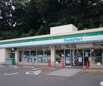 コンビニ　ファミリーマート用賀の杜店（コンビニ）まで187m