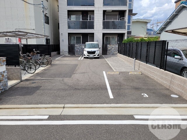 駐車場　敷地内駐車場