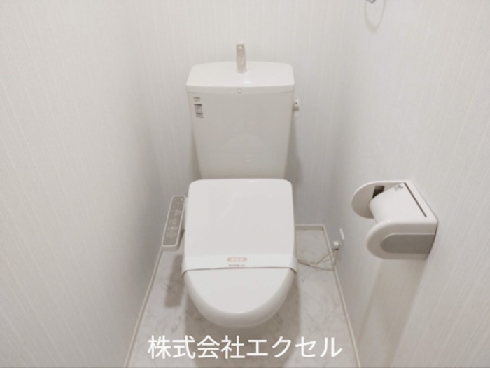 トイレ　温水洗浄便座です。