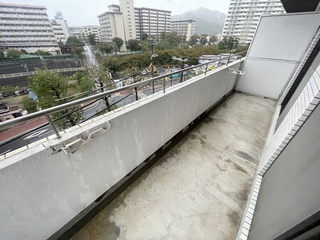 バルコニー　開放的で明るい空間を演出してくれるバルコニーです